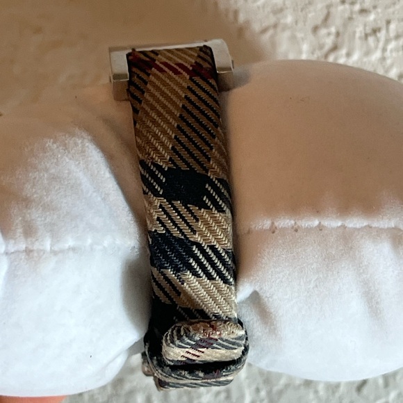 Burberry Nova Check ladies Watch BU1015 Case Silver fabric canvas strap. - Picture 5 of 12